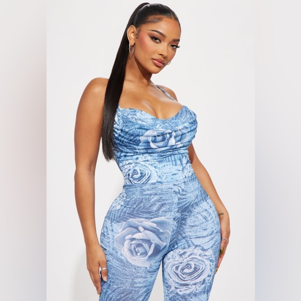 Blue Roses Flare Jumpsuit Sz Medium Fashion Nova It’s Only a Dream - Picture 2 of 7